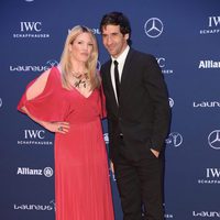 Raúl González Blanco y Jessica Kastrop en los Premios Laureus 2016 en Berlín