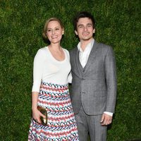 Rupert Friend y Aimee Mullins en la cena de Chanel en el Festival de Tribeca 2016 en Nueva York