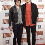 Javier Calvo y Javier Ambrossi en la premiere de 'Toro' en Madrid