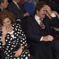 María Teresa Campos y Bigote Arrocet en la presentación del sello de Rocío Jurado