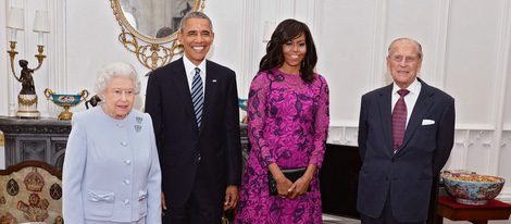 La Reina Isabel y el Duque de Edimburgo con los Obama en un almuerzo en el Castillo de Windsor