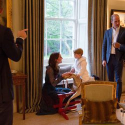 Los Duques de Cambridge, el Principe Jorge y el Príncipe Harry con los Obama en Kensington Palace