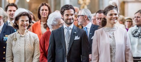 La Reina Silvia, Carlos Felipe y Victoria de Suecia en el Te Deum por el nacimiento de Alejandro de Suecia