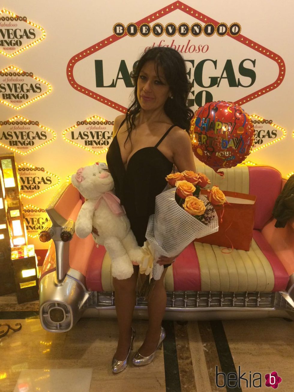 Maite Galdeano celebra su cumpleaños en el bingo