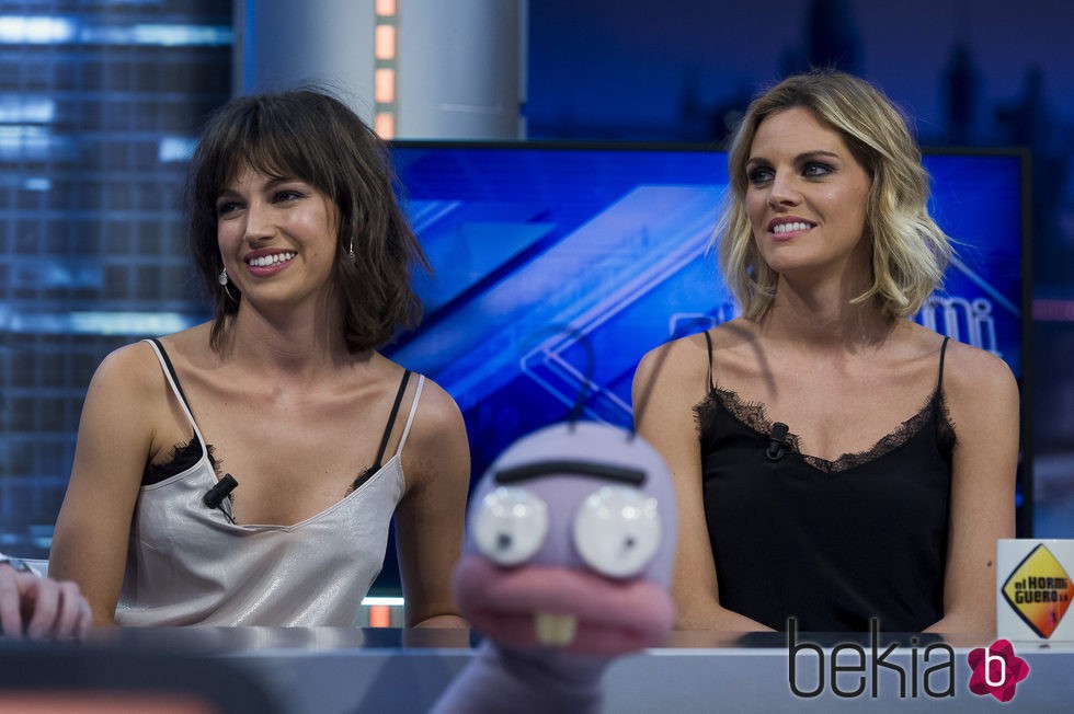 Úrsula Corberó y Amaia Salamanca presentan 'La Embajada' en 'El Hormiguero'