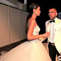 Joana Sanz y Dani Alves en el desfile de Rosa Clará en Barcelona Bridal Fashion Week 2016