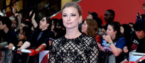 Emily VanCamp en la premiere de la película 'Capitán América: Civil War' en Londres