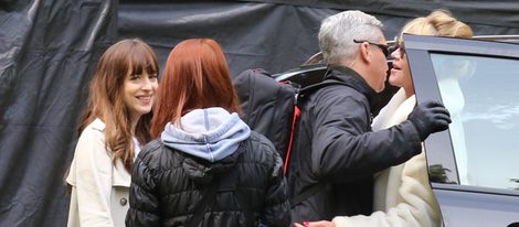 Dakota Johnson y Melanie Griffith en el set de rodaje de 'Cincuenta sombras más oscuras'