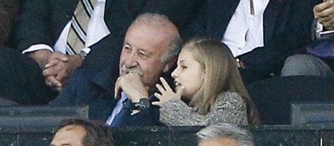 La Princesa Leonor hablando con Vicente del Bosque en la semifinal de la Champions 2016