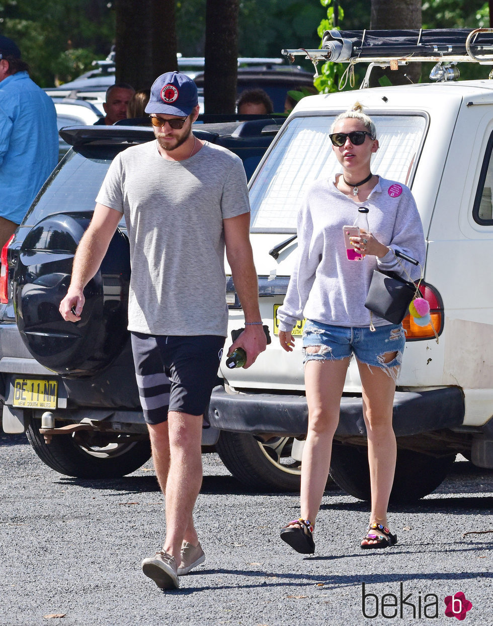 Miley Cyrus y Liam Hemsworth disfrutando de unos días en Australia