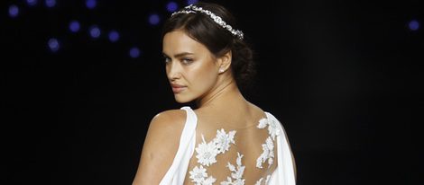 Irina Shayk en el desfile de Pronovias de la Barcelona Bridal Fashion Week 2016