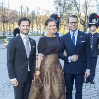 Príncipe Carlos Felipe de Suecia, Princesa Victoria y Príncipe Daniel en el 70 cumpleaños del Rey Gustavo de Suecia. 