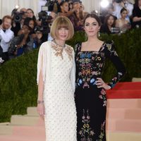 Anna Wintour y su hija Bee Shaffer en la Gala Met 2016