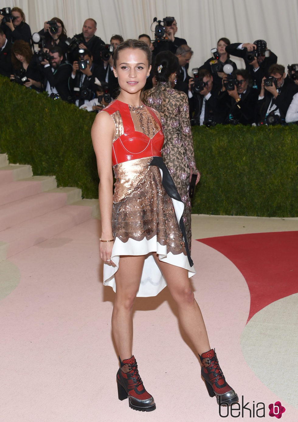 Alicia Vikander en la Gala Met 2016