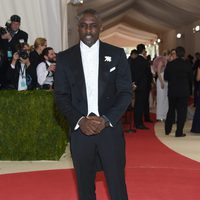 Idris Elba en la Gala Met 2016