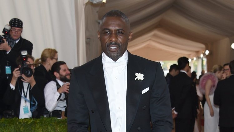 Idris Elba en la Gala Met 2016