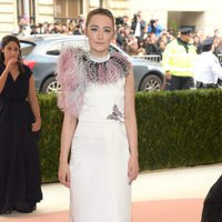 Saoirse Ronan en la Gala Met 2016