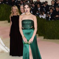 Hailee Steinfeld en la Gala Met 2016