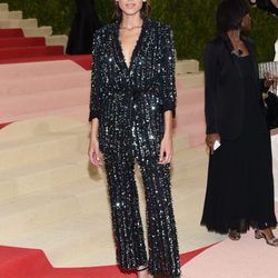 Alexa Chung en la Gala Met 2016