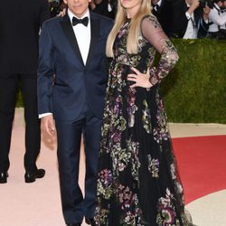 Ben Stiller y Christine Taylor en la Gala Met 2016