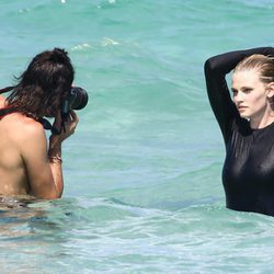 Lara Stone en bañador en una sesión de fotos en Miami