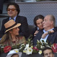 Victoria Federica besa al Rey Juan Carlos junto a la Infanta Elena en el Madrid Open 2016