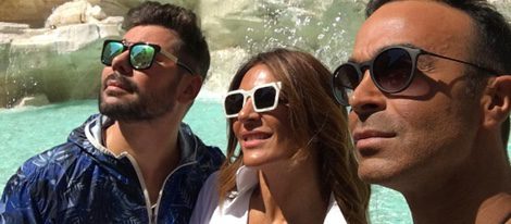 Raquel Bollo junto a Luis Rollán y Miguel Poveda en la Fontana Di Trevi en Roma