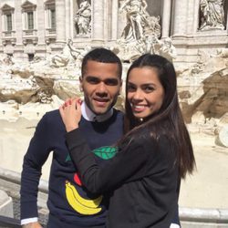 Dani Alves y Joana Sanz en la Fontana Di Trevi en Roma