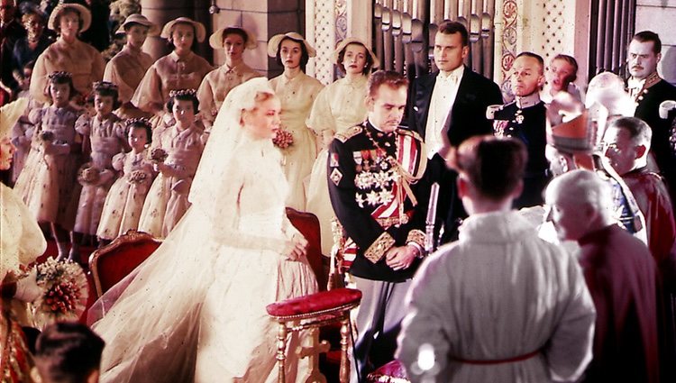 Rainiero de Mónaco y Grace Kelly en su boda en 1956