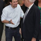 Pablo Iglesias saluda a Margallo en los Premios Ortega y Gasset 2016