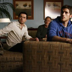 Dave Annable, Matthew Rhys y Ron Rifkin en 'Cinco hermanos'