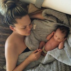 Chrissy Teigen y su hija Luna Simone