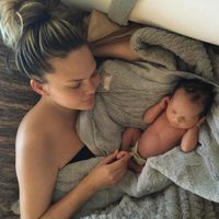 Chrissy Teigen y su hija Luna Simone