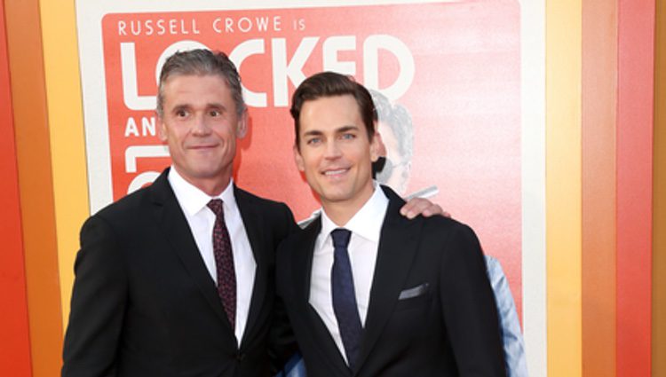 Matt Bomer y su marido Simon Halls en el estreno de 'Dos buenos tipos' en Hollywood