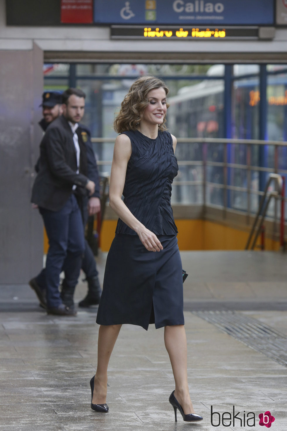 La Reina Letizia en el Metro de Callao en la final del certamen de monólogos científicos 'FameLab España 2016'