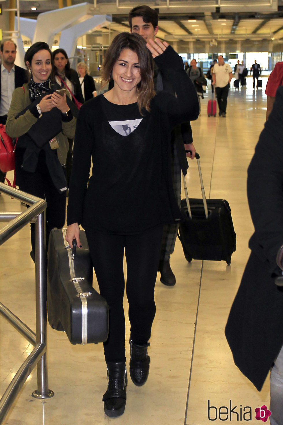 Barei en el aeropuerto de Madrid a su vuelta de Eurovisión 2016