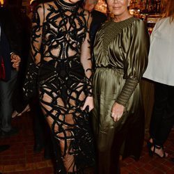 Kendall y Kris Jenner en la cena por la película 'Manos de Piedra' en Cannes 2016