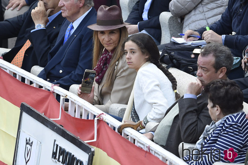 Victoria Federica y la Infanta Elena en la corrida de San Isidro 2016