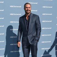 Taylor Kinney en la presentación de la nueva temporada de la NBCUniversal 2016