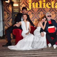 Pedro Almodóvar y Adriana Ugarte, Emma Suárez, Daniel Grao, Inma Cuesta y Michelle Jenner en la fiesta de 'Julieta' en el Festival de Cannes 2016