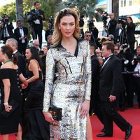 Karlie Kloss en la alfombra roja de 'Julieta' en el Festival de Cannes 2016