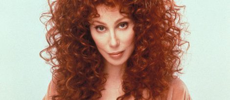 Cher con el pelo pelirrojo