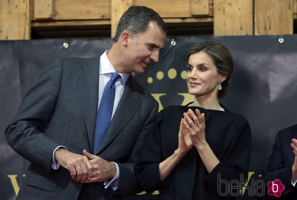 Los Reyes Felipe y Letizia en la visita a la cooperativa Virgen de las Viñas  de Tomelloso