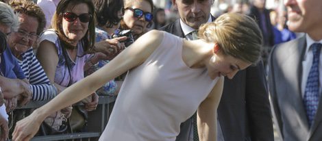 La Reina Letizia tiene un problema con el tacón en Talavera de la Reina