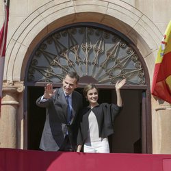 Los Reyes Felipe y Letizia saludan en Villanueva de los Infantes