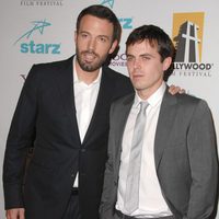 Ben y Casey Affleck en el Annual Hollywood Awards