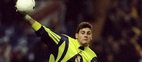 Iker Casillas en su debut como portero titular del Real Madrid