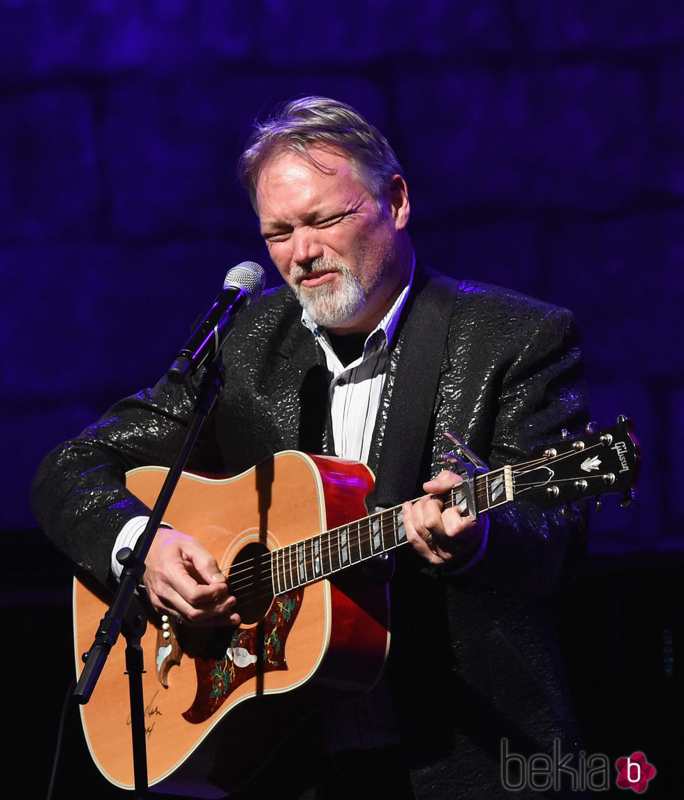 John Berry durante un concierto