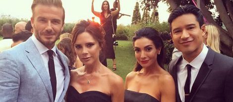 Mario Lopez y su mujer Courtney con David y Victoria Beckham en la boda de Eva Longoria y José Baston