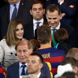 Los Reyes Felipe y Letizia saludan a Milan y Sasha Piqué